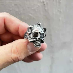 Angry skullface bikerring