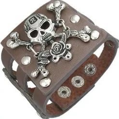 Armbånd med dødningehoved og læder.