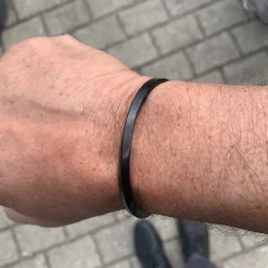 Bangle Screw armbånd i IP Blackcoat stål