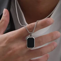 Black Geo halssmykke i lækker stil