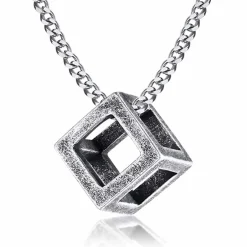 Block halssmykke i oxyderet stål.