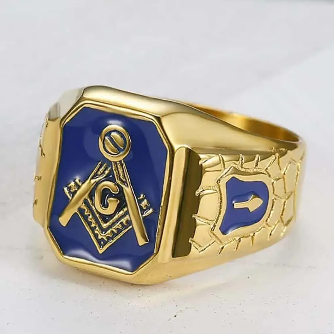 Blue bandring i titan og bluecoat