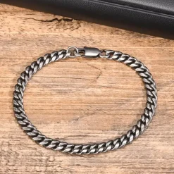 Cuban herrearmbånd i oxyderet stål.