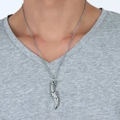 Dagger i rustfri stål.