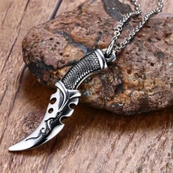 Dagger i rustfri stål.