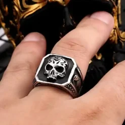 Dødninghoved ring i rustfri stål.