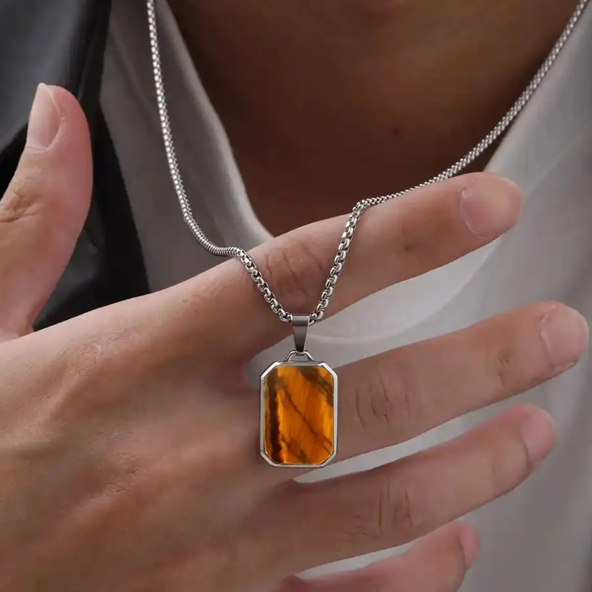 GEO Tiger tag halssmykke i ædelstål.