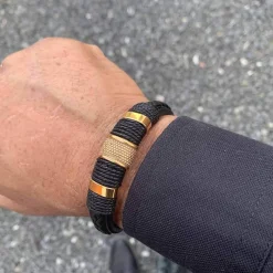 Golden black Crawe herrearmbånd.