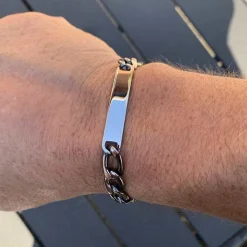 ID armbånd i blank rustfri stål.