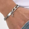 Kors og rustfri stål armbånd.
