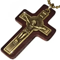 Læderhalskæde med kors på læder.