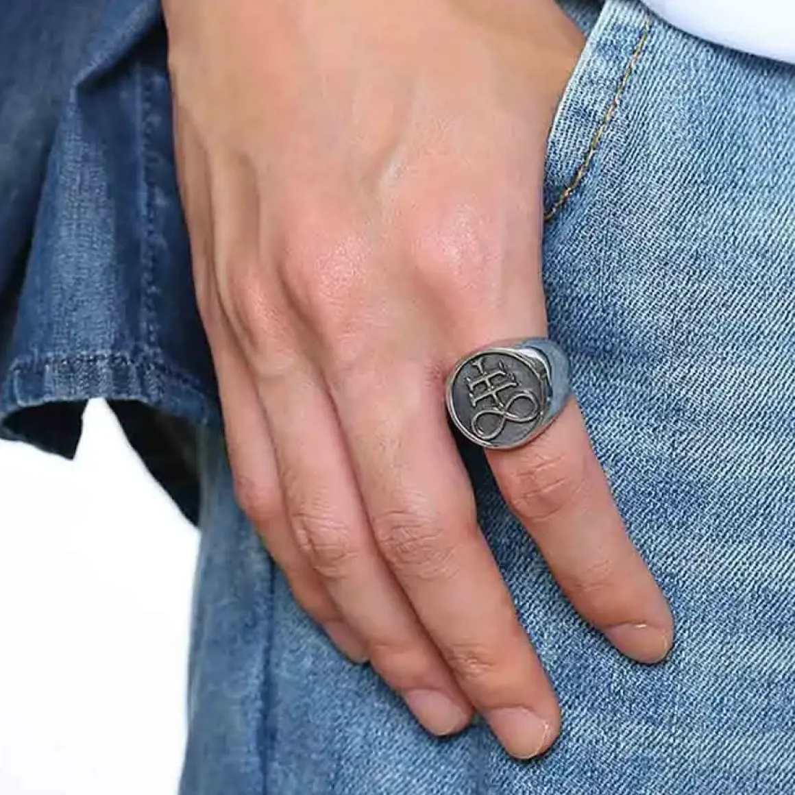 Leviathan satanism herrering i stål