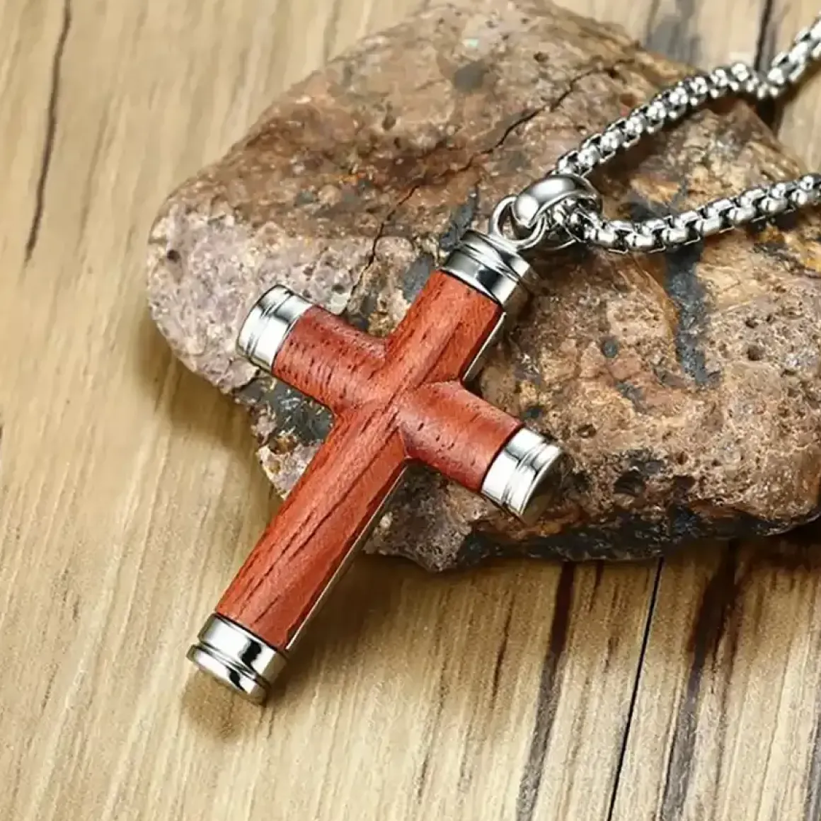 Light tree halssmykke kors