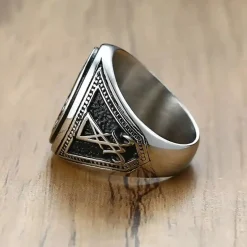 Lucifer ring i rustfri stål.