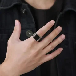 Mat rustfri stålring med sort agatsten