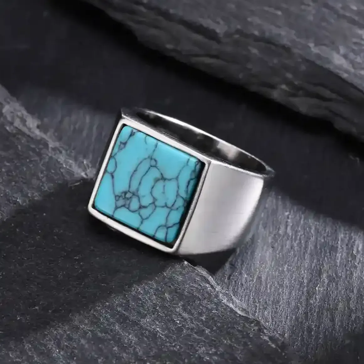 Mat turkiz herrering i stål.