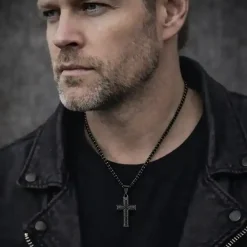 Merdic halssmykke kors sort