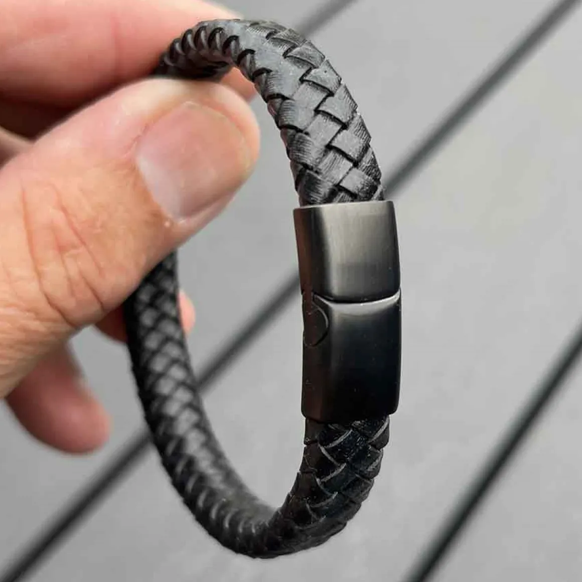 Mini Major armbånd fiberlæder med sort.