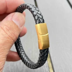 Mini Major armbånd fiberlæder med guldlås.