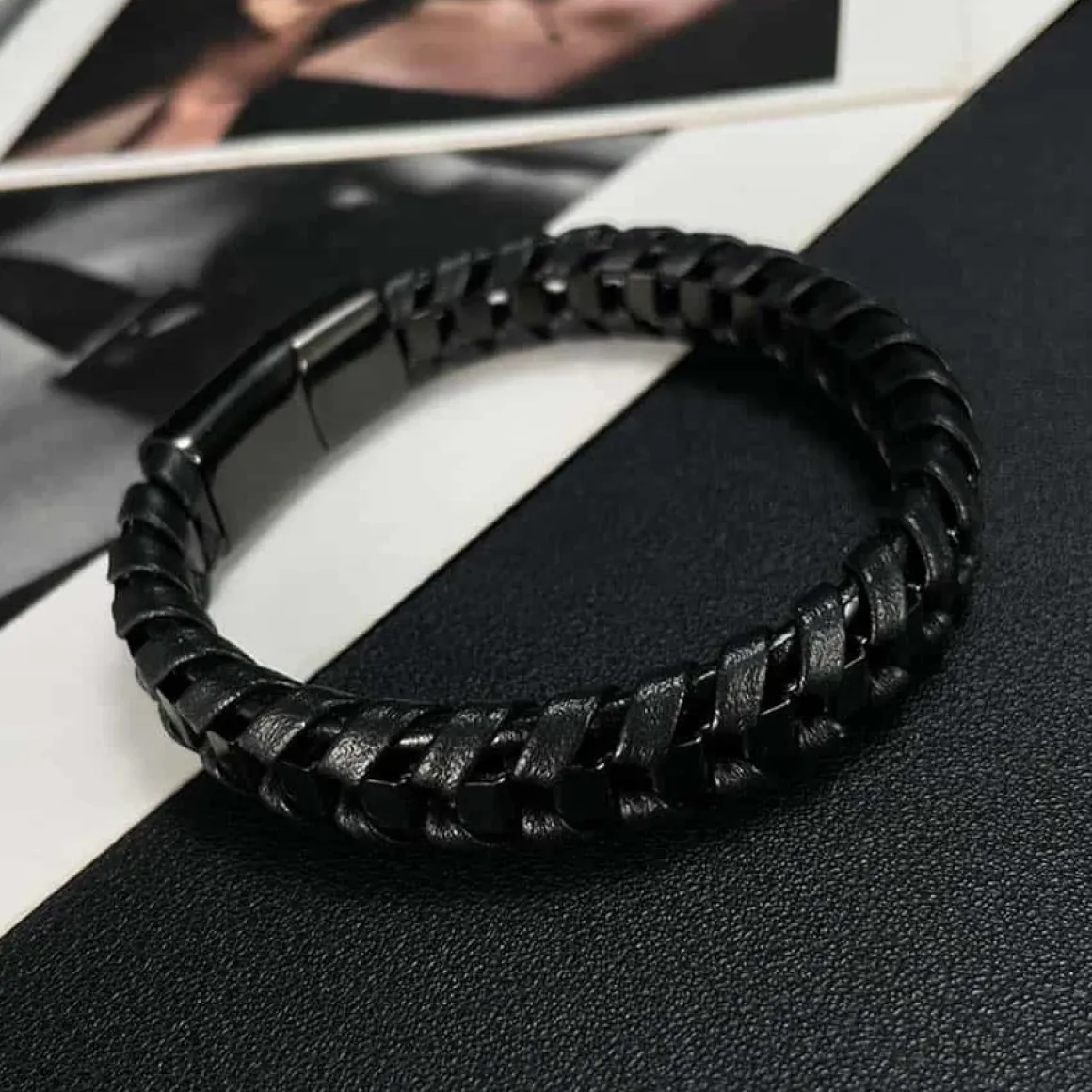 Nizal sort armbånd med stål og fiberlæder