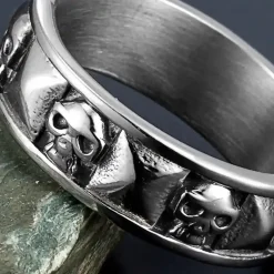 Old skull ring 7mm Spikes