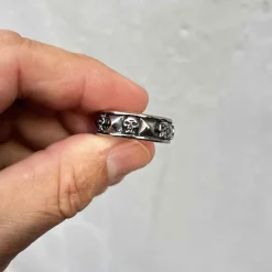 Old skull ring 7mm Spikes