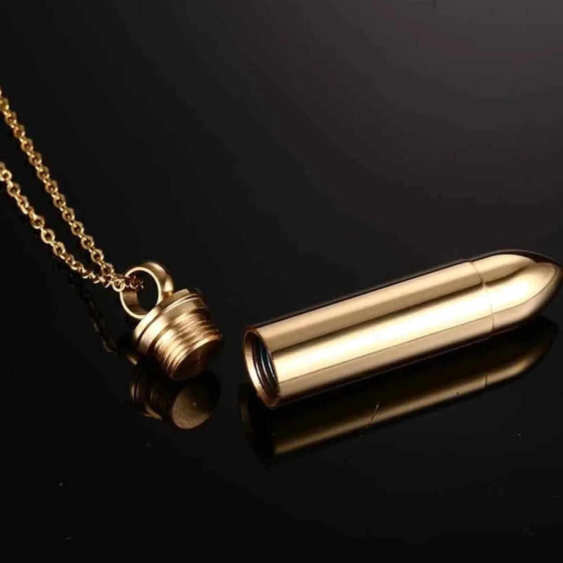 Patron halssmykke i forgyldt rustfri stål / Hul