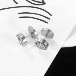 Ørestik med sten i blank stål