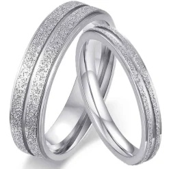 Sandbrush forlovelsesring i ædelstål.