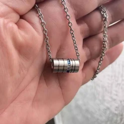 Sibyl vedhæng i rustfri stål.