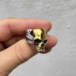 Skullring med guldbelagt kranie
