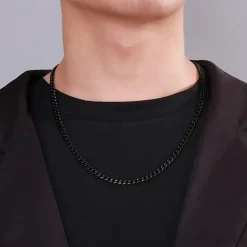 Solit halskæde i sort blackcoat.