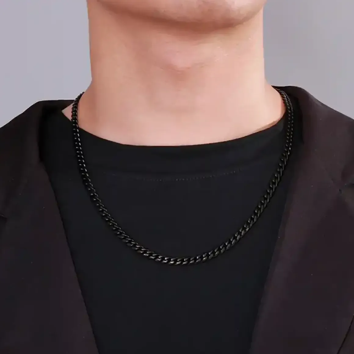 Solit halskæde i sort blackcoat.