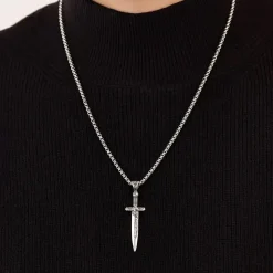 Sværd som halskæde i stål.