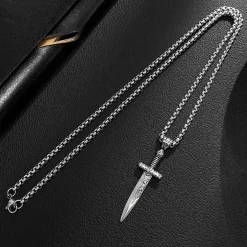 Sværd som halskæde i stål.