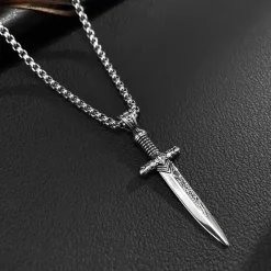 Sværd som halskæde i stål.