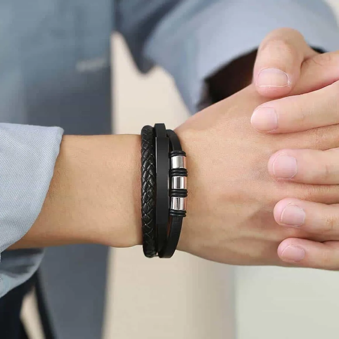 Tikki armbånd sort og blank stål