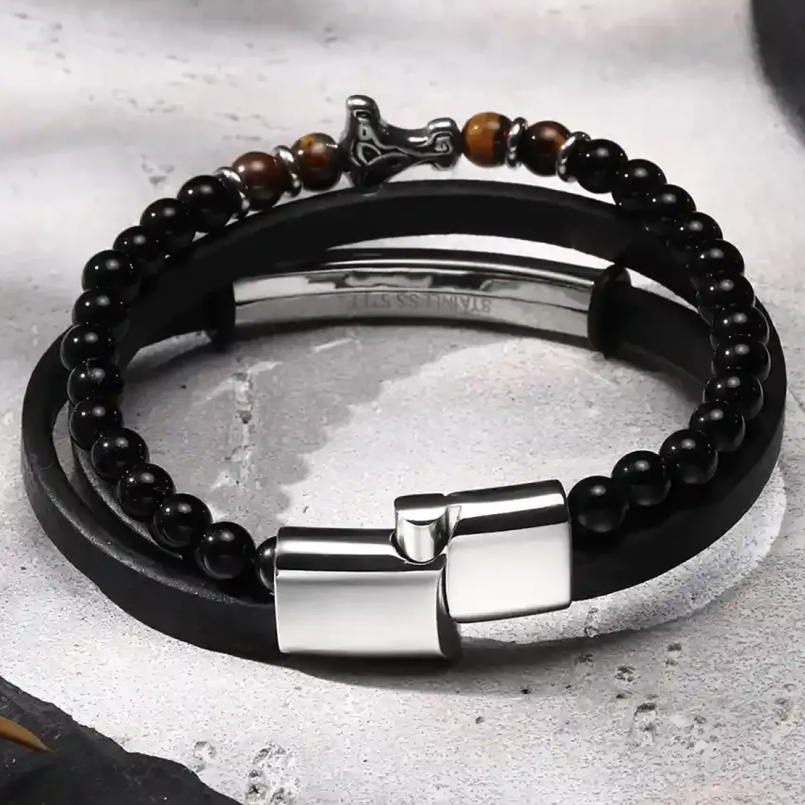 Viking Spirit Armbånd – Sort læder & Tiger Eye perler